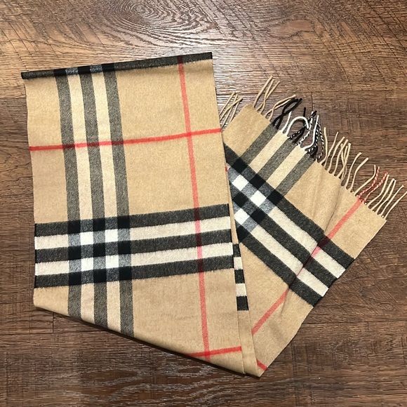 Burberry Cashmere Scarf- Authentic - Picture 1 of 4